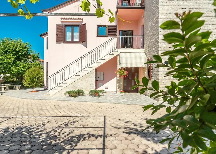 アパート Sanja Premium ポレッチ